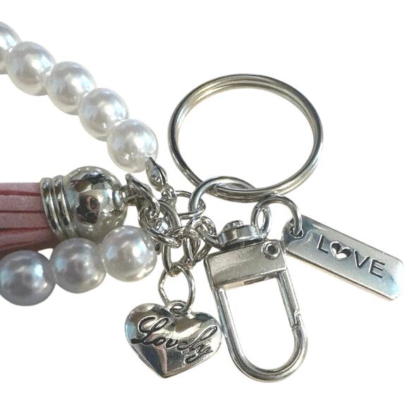 Pearl and Heart bag/purse charm or key chain. 4 1/4 “ light weight. Brand New - Picture 2 of 5
